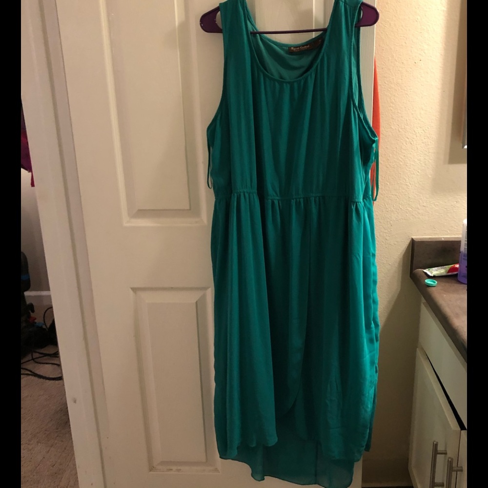 Beautiful green dress. Light and airy.